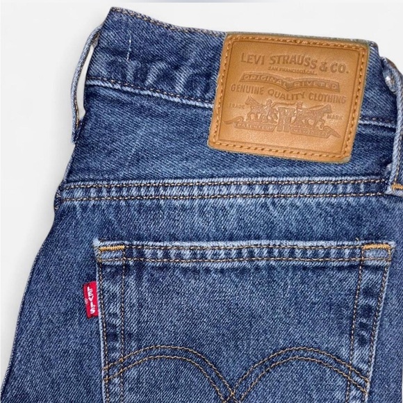 Big E Levi’s Wedgie Straight Distressed Blue Jean - Picture 2 of 4